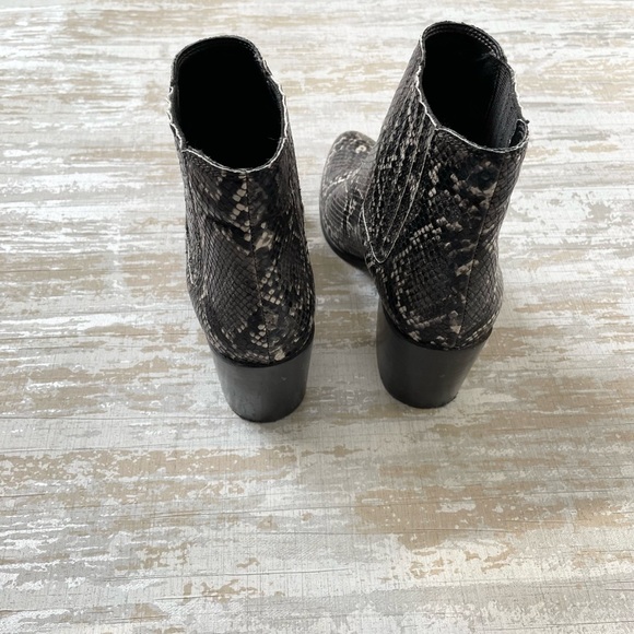 Steve Madden Chelsea stacked heel Boot - Picture 3 of 7